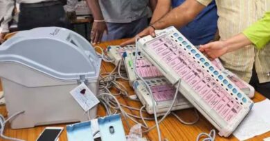 EVM के बटन पर गोंद या परफ्यूम लगाने पर होगी सख्त कार्रवाई, बंगाल चुनाव से पहले EC का अलर्ट