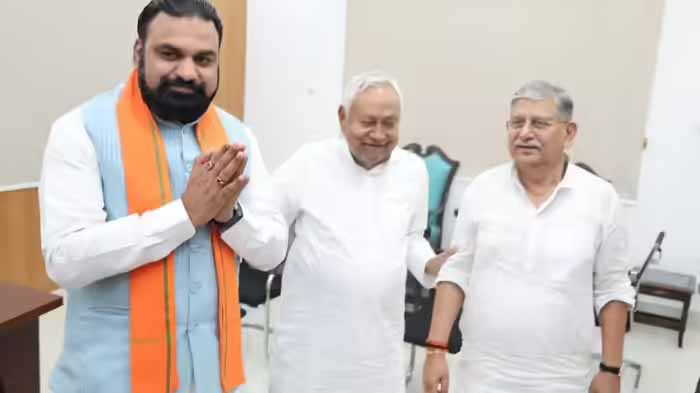 नीतीश कुमार ने मुख्यमंत्री सम्राट चौधरी से की शिष्टाचार मुलाकात, राजनीतिक हलचल तेज