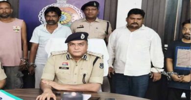 नशीली सिरप तस्करी का भंडाफोड़: 4 आरोपी गिरफ्तार, 800 बोतलें जब्त