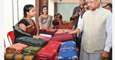 हाथ करघे से कमाई तक- ग्राम नारी की महिलाओं की सफलता का राज