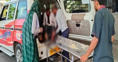रतलाम के डायल-112 हीरोज सड़क दुर्घटना में घायल बुजुर्ग को अस्पताल में भर्ती कराया