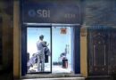 SBI ATM के अंदर नाई की दुकान, कैश लेने आए लोग देखकर रह गए हैरान