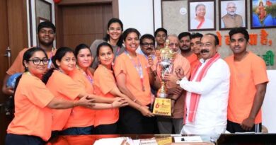 उप मुख्यमंत्री अरुण साव से फेडरेशन कप मिक्स्ड नेटबॉल चैंपियनशिप में रजत पदक जीतने वाले खिलाड़ियों ने की मुलाकात
