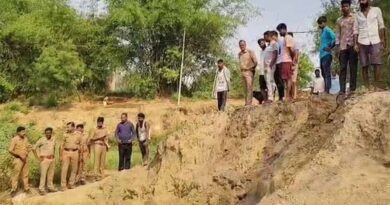 मिट्टी का कहर: 8 महिलाओं पर ढहा टीला, मां-बेटी समेत 3 की दर्दनाक मौत