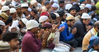 सड़क पर नमाज को लेकर बढ़ा विवाद, मौलाना साजिद रशीदी की ‘थूक-पेशाब’ वाली दलील चर्चा में