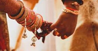 शादी में कितने फेरे? 7 नहीं, असल वैदिक परंपरा में 4 फेरे और सप्तपदी के 7 कदम