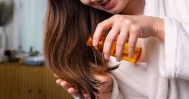 क्या सच में तेल लगाने से बढ़ते हैं बाल? जानें डर्मेटोलॉजिस्ट की राय