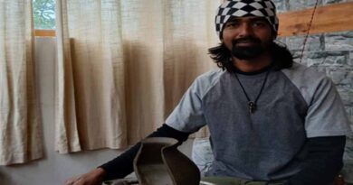 मिट्टी से रची पहचान: युवा कलाकार उत्तम साहू ने OSOA में बिखेरा छत्तीसगढ़ी कला का जादू