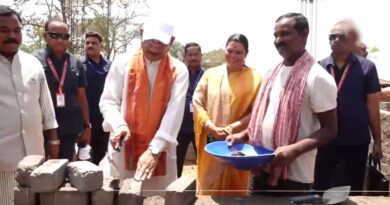 जशपुर के चंदागढ़ पहुंचे CM साय: PMAY हितग्राही के घर में ईंट रखकर बढ़ाया हौसला