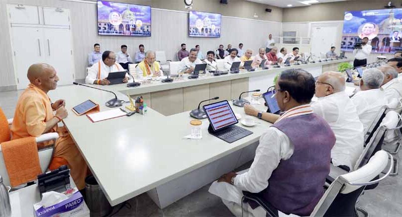 योगी सरकार के स्टेट रिव्यू मिशन से स्वास्थ्य सेवाओं में हो रहा सुधार, बढ़ा जनता का भरोसा योगी सरकार के स्टेट रिव्यू मिशन से स्वास्थ्य सेवाओं में हो रहा सुधार, बढ़ा जनता का भरोसा