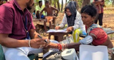 घने जंगलों और नदी-नालों को पार कर स्वास्थ्य दूतों ने बचाई दो मासूमों की जान
