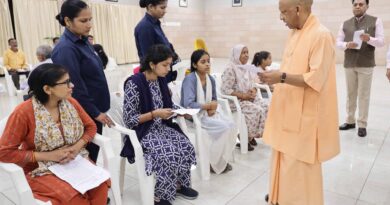 लखनऊ में ‘जनता दर्शन’: सीएम योगी ने सुनीं फरियादियों की समस्याएं
