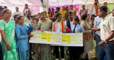 बस्तर की बेटियों ने पेश की सफलता की मिसाल, तेंदूपत्ता संग्राहक परिवारों की रुद्राणी और डालेश्वरी ने बढ़ाई अंचल की शान