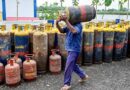 कमर्शियल सिलिंडर पर केंद्र का बड़ा फैसला, गैर-घरेलू पैक्ड LPG से हटे सभी प्रतिबंध