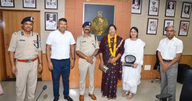 पुलिस मुख्यालय परिवार द्वारा 11 सेवानिवृत्‍त कर्मचारियों को दी गई भावभीनी विदाई