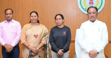 रायपुर : मुख्यमंत्री विष्णुदेव साय ने माउंट एवरेस्ट फतह करने वाली पर्वतारोही अमिता श्रीवास को दी बधाई