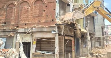दालमंडी चौड़ीकरण अभियान में फिर चला बुलडोजर, 10 भवनों पर कार्रवाई