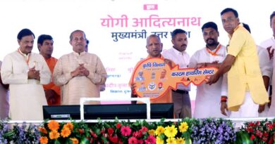 सपनों को मिले पंख: अमरोहा में सीएम योगी ने बांटी खुशियों की चाबी और स्वावलंबन के चेक