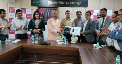 छत्तीसगढ़ स्टेट वेयरहाउसिंग कार्पोरेशन के कर्मचारियों को उपहार
