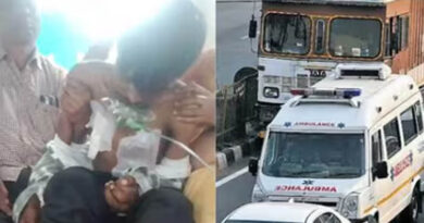 एंबुलेंस में खत्म हुई ऑक्सीजन, मां की गोद में तड़पते हुए बेटे ने तोड़ा दम; स्वास्थ्य व्यवस्था पर उठे सवाल