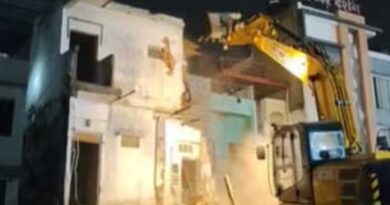 महाकाल मंदिर के सामने गरजा बुलडोजर, 65 साल पुराना परचुरे भवन 60 मिनट में जमींदोज; जानें वजह