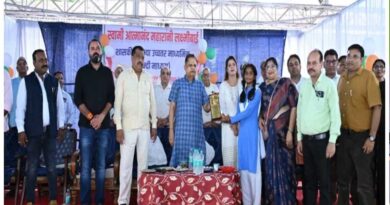 बिलासपुर की ग्रामीण बेटियों का कमाल! दीवार पर थूकते ही बजेगा अलार्म, बारिश में खुद खुलेगा छाता