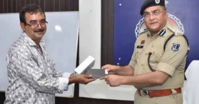 CG पुलिस ने लौटाए 60 लाख रुपये के 200 खोए मोबाइल, चेहरों पर लौटी मुस्कान