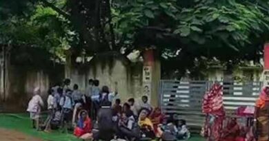 शिक्षकों की नियुक्ति की मांग को लेकर उतरे छात्र-पालक, युक्तियुक्तकरण पर भी उठाए सवाल