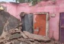 CG में जर्जर पंचायत भवन की छत गिरी, मलबे में दबे सरकारी दस्तावेज; सरपंच-सचिव बाल-बाल बचे