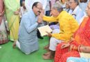 सेवा संकल्प अभियान में डिप्टी सीएम अरुण साव ने पेंशनधारियों के पैर पखार सेवा कर लिया आशीर्वाद, लोरमी में सेवा संकल्प का भावुक पल