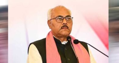 SP MLC के विवादित बयान से गरमाई UP की सियासत, बोले- अखिलेश कुत्ते के गले में घंटी बांध दें तो…