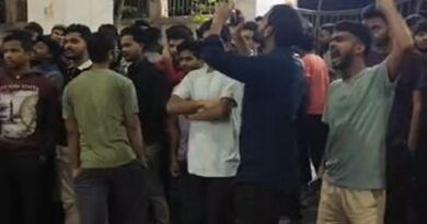 इंजीनियरिंग कॉलेज के मेस में खराब खाना मिलने पर छात्रों का हंगामा, फूड सेफ्टी टीम ने लिए सैंपल