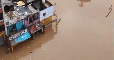 चित्रकूट में बाढ़ के 5 दिन बाद भी तबाही के निशान, घर-दुकानों में कीचड़ से सैंकड़ों गृहस्थियां बर्बाद